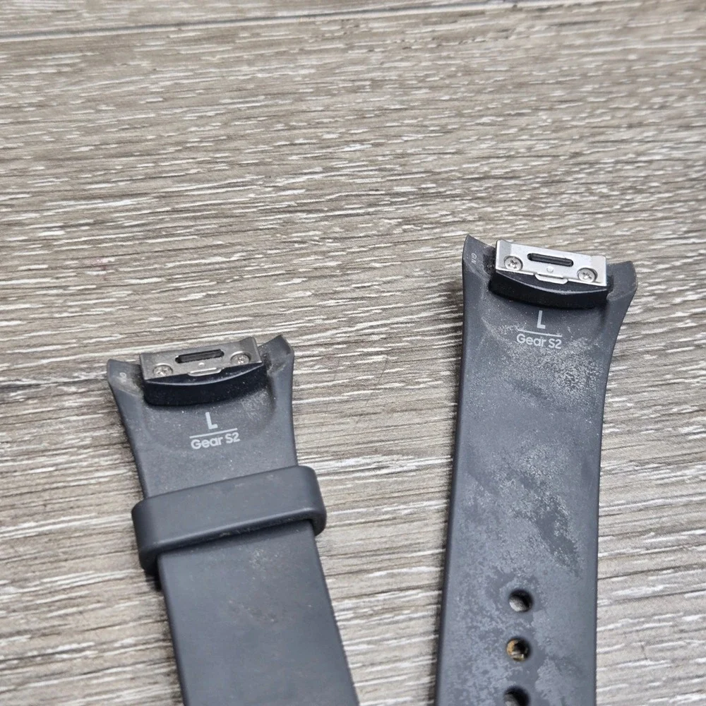 Samsung Gear S2 SM-R730A Dark Gray Smartwatch Black Rubber Bands Replacement